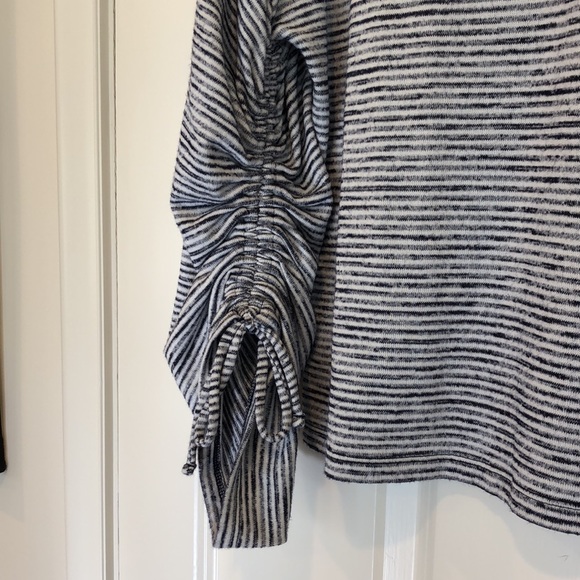 Gap knit shirt with navy/white striping and sleeve cinch detailing, size M - Picture 3 of 3